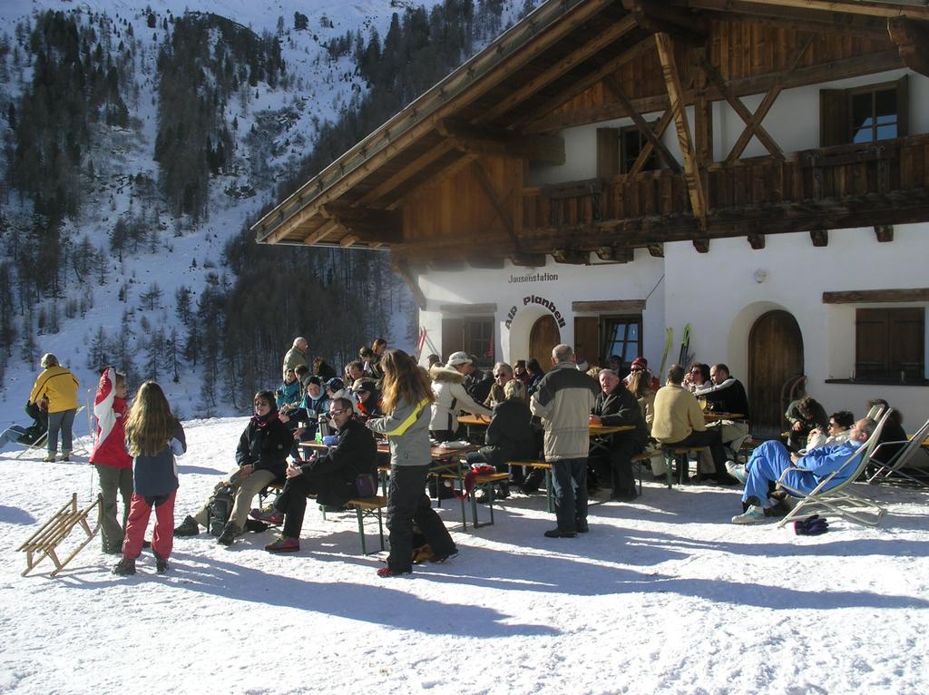 Hotel Edelweiss Malles Venosta Exterior photo